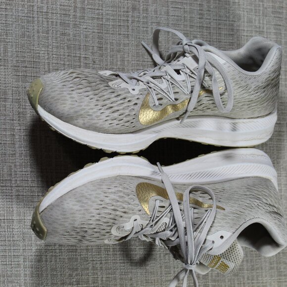 Nike Zoom Winflo 5 Size 8.5 Beige and Gold Athletic Shoes - Picture 4 of 7